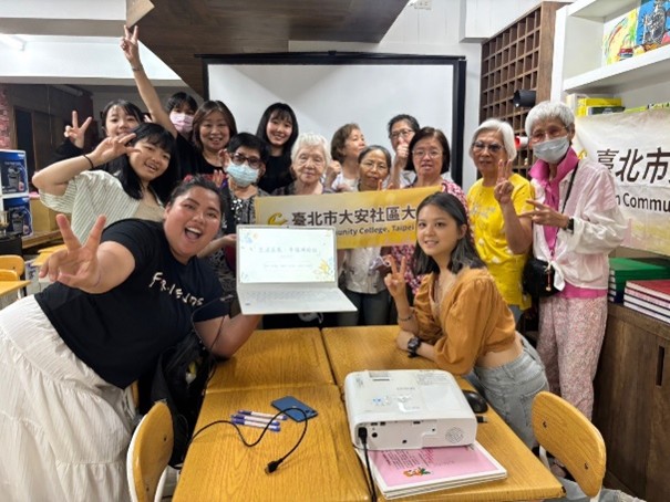 社區大學帶活動的畫面