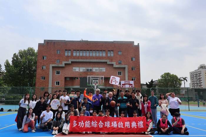 多功能綜合球場啟用典禮全體合照
