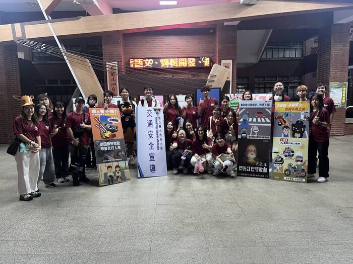 「僑生迎新暨交通宣導旅行活動」合影圖片