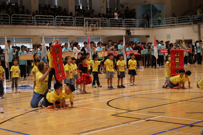 辛亥幼兒園小小疊羅漢祝福圖片