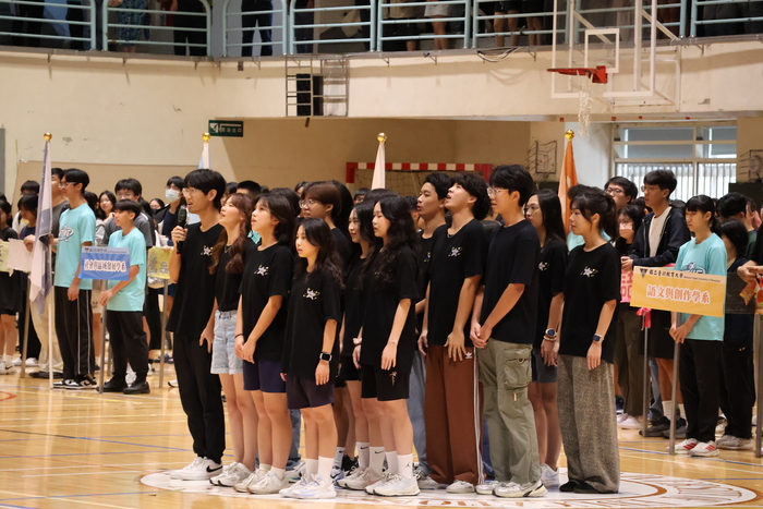 教經一領唱國歌圖片