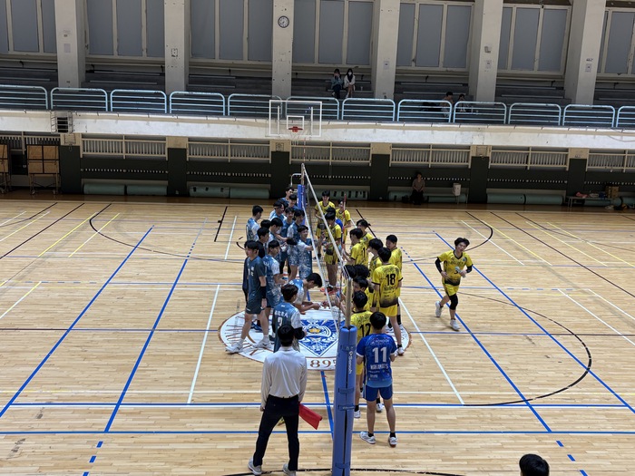 雙方球員互贈禮物