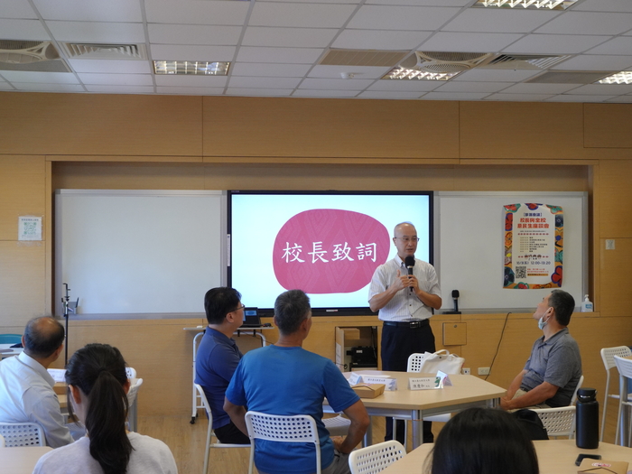 校長勉勵在場原住民學生，鼓勵大家努力學習追求夢想圖片