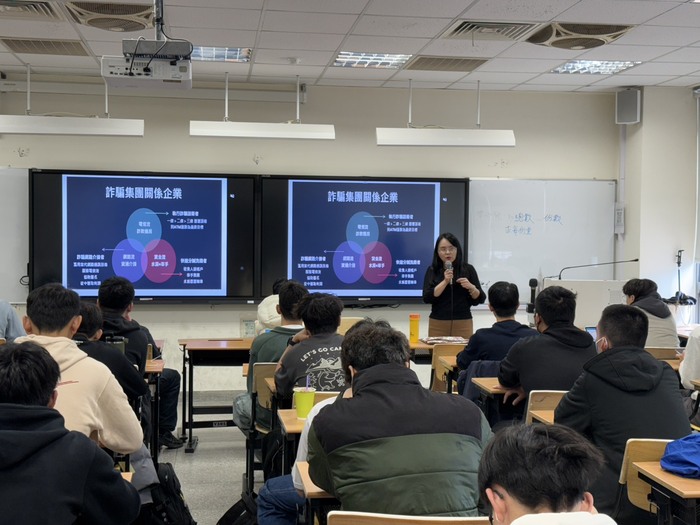 講師與同學互動